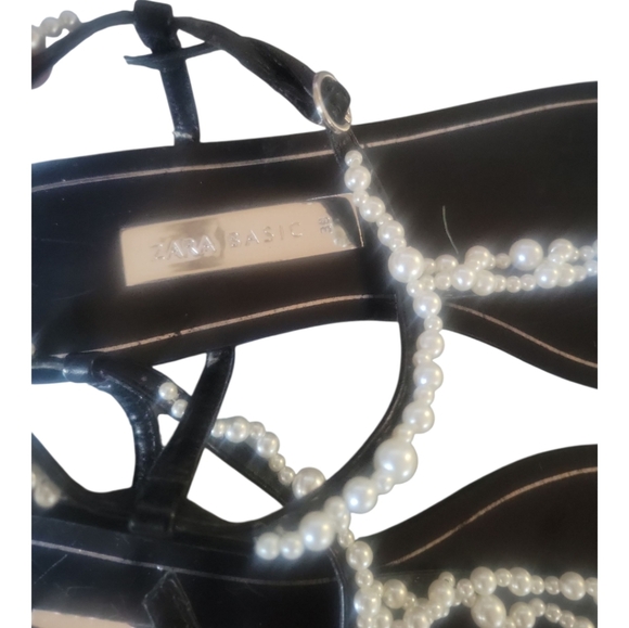 Chic Black Sandals with Pearl Detailing - Picture 4 of 7
